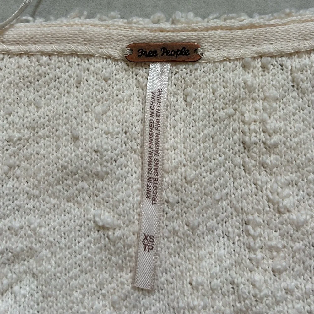 Free People Popcorn Pullover sweater in a cream color - Picture 3 of 9